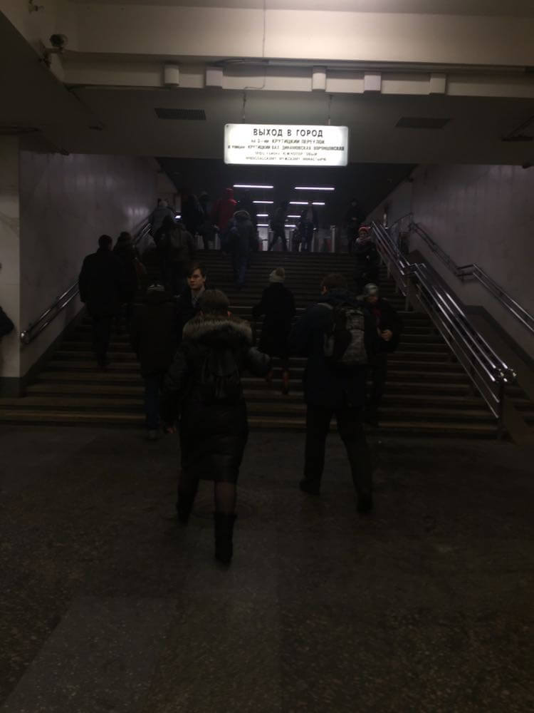 От метро «Пролетарская» (последний вагон из центра), выходим из стеклянных дверей налево, по подземному переходу первый поворот налево и поднимаемся по ступенькам. | Сервис-Бит