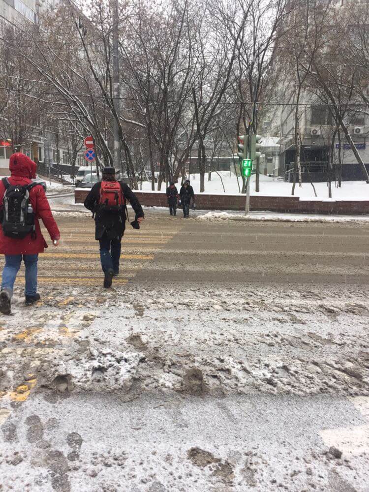 Переходим пешеходный переход и поворачиваем налево. | Сервис-Бит