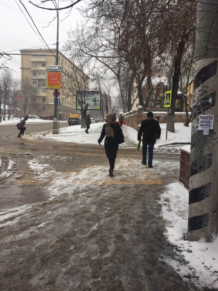 Идем прямо около 50 метров. | Сервис-Бит