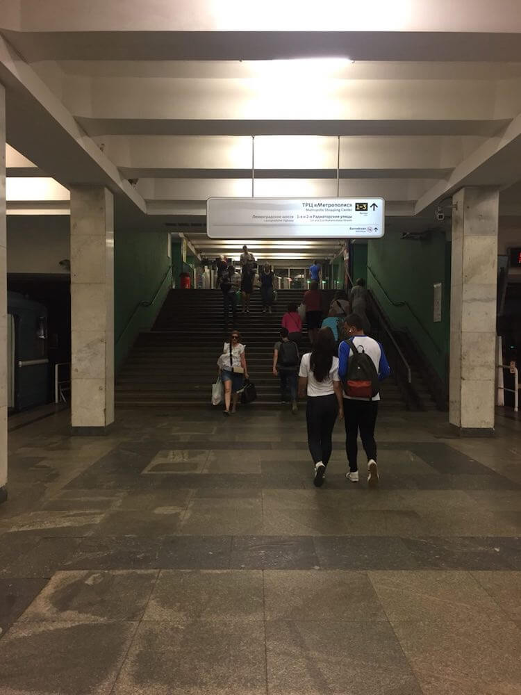 Заходим в сторону входа в Метрополис. | Сервис-Бит